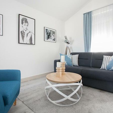 Apartment Movie Primošten Esterno foto