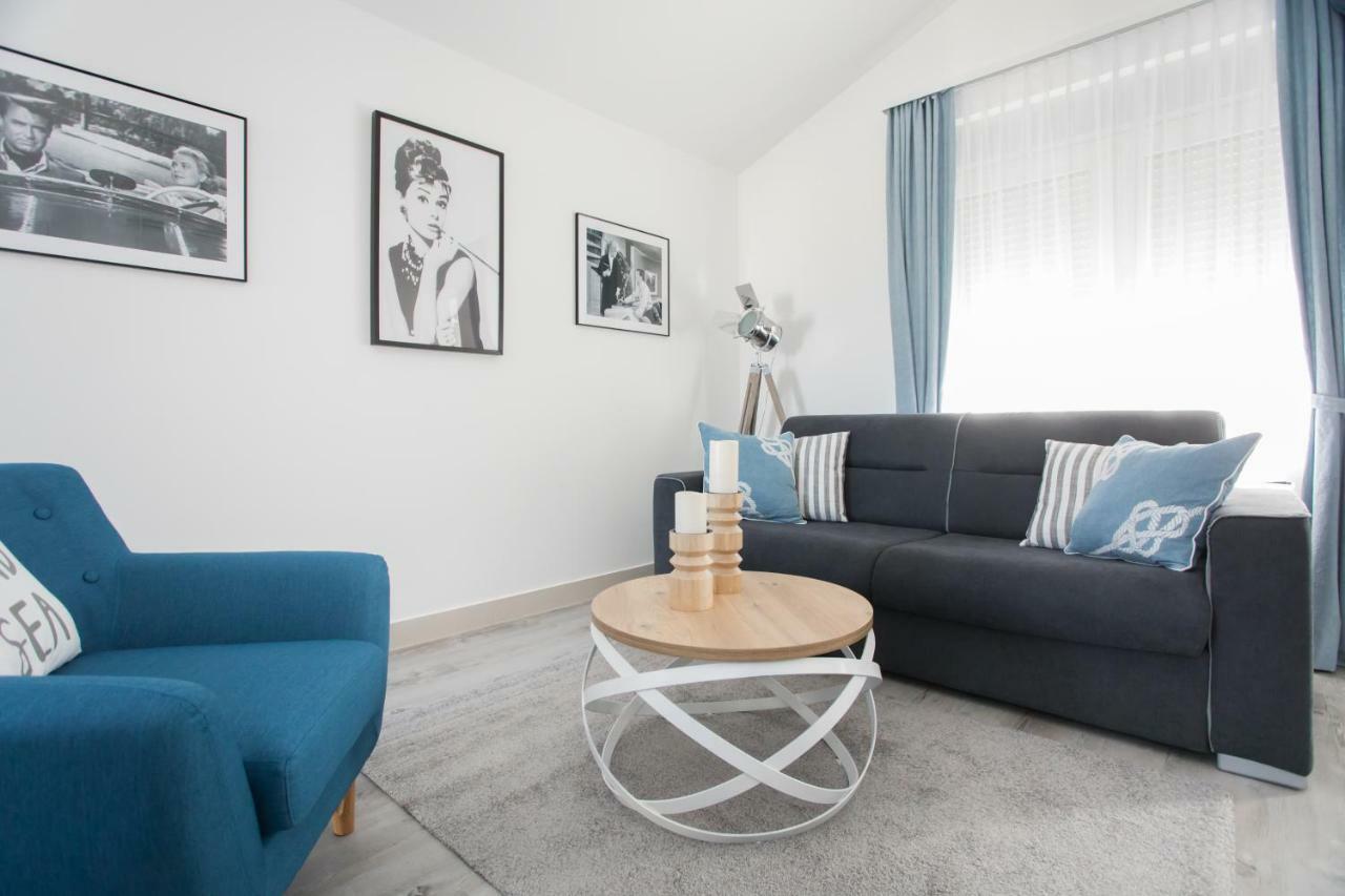 Apartment Movie Primošten Esterno foto