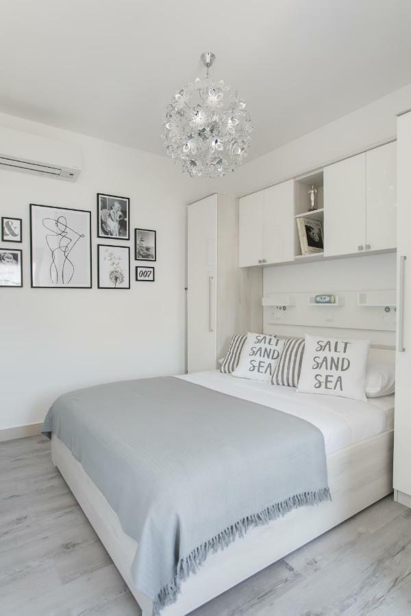 Apartment Movie Primošten Esterno foto