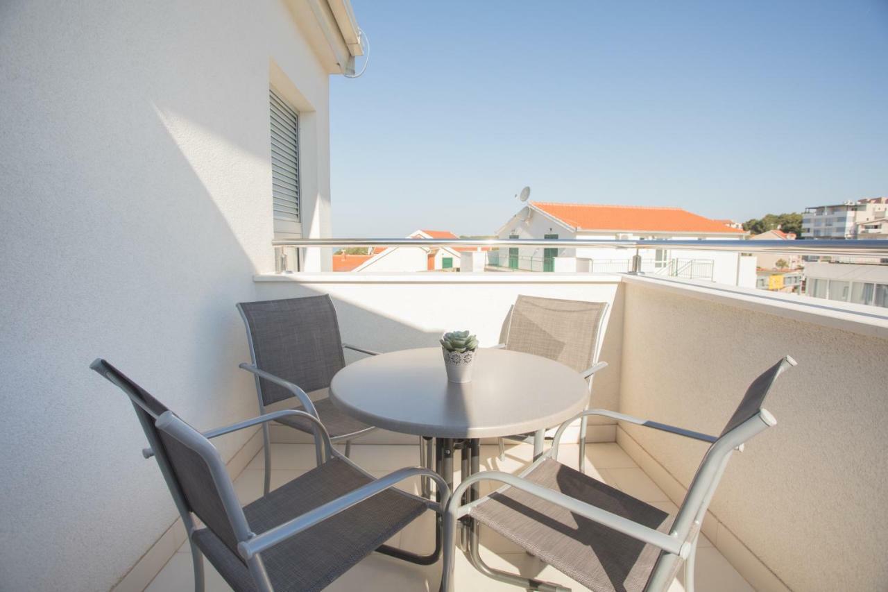 Apartment Movie Primošten Esterno foto